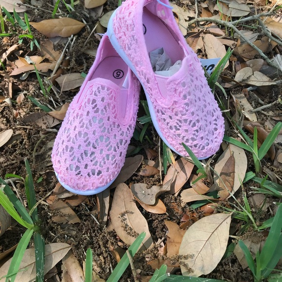Pink lace size 5 toddler shoes - Picture 2 of 2